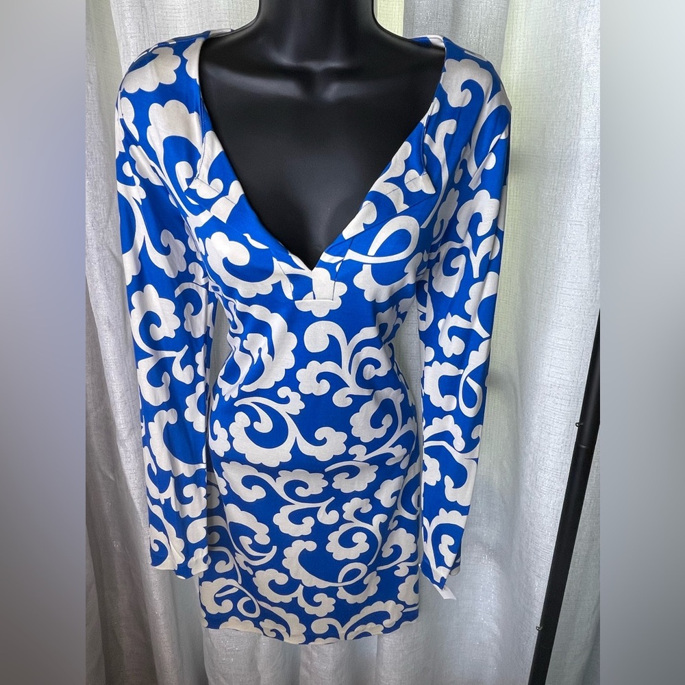 Diane Von Furstenberg Floral Printed Knee Length Midi Wrap Dress
Size 10